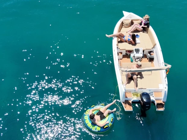 Vermietung Motorboot Darekco Mareti mit Führerschein