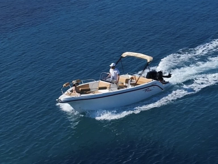 Karel F 19 mieten Latchi