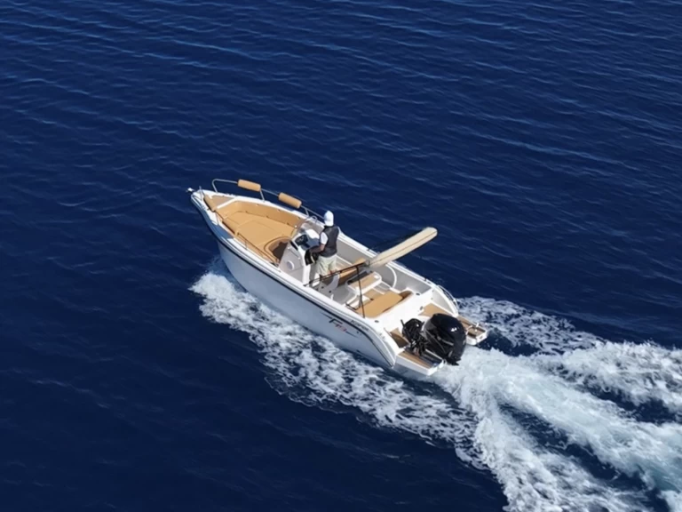 Ein Karel F 19 mieten in Latchi