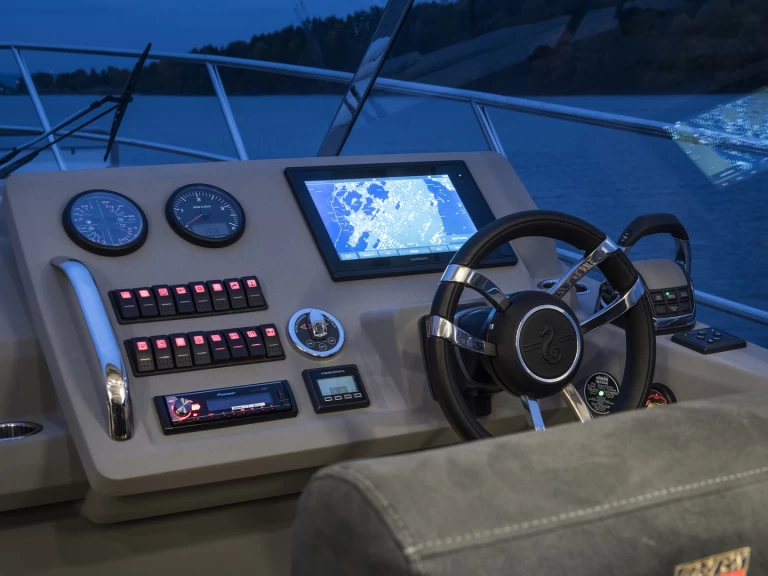 Ein Marex 310 mieten in Gouviá