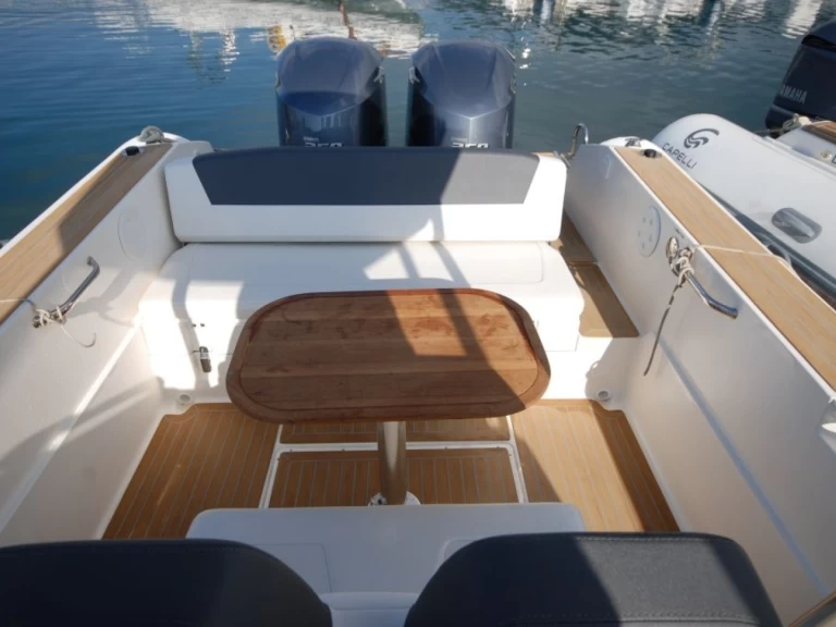 Schlauchboot mieten in Marine de Sant'Ambrogio zum besten Preis