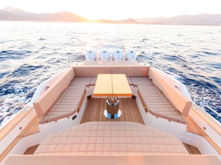 Capelli Tempest 50 mieten Marine de Sant'Ambrogio