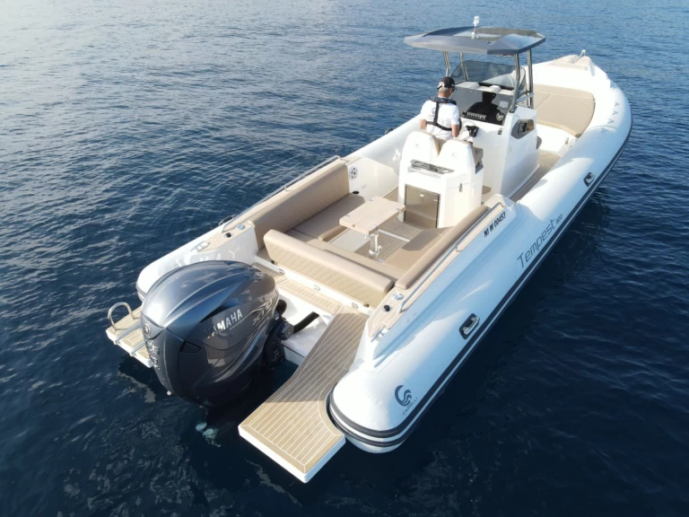 Ein Capelli 900 sun mieten in Marine de Sant'Ambrogio