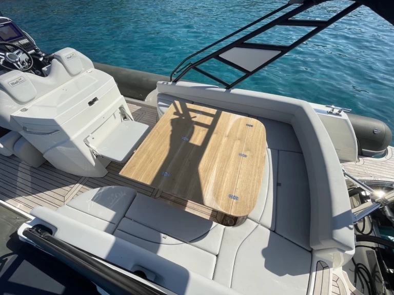 Schlauchboot mieten in Marine de Sant'Ambrogio zum besten Preis