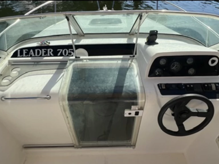 Boot mieten Mandelieu-la-Napoule günstig Leader 705