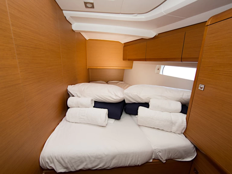 YachtCharter in Castellammare di Stabia - Jeanneau Sun Odyssey 519 auf SamBoat