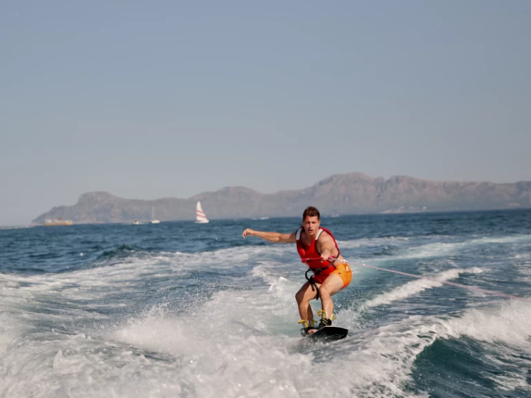 Vermietung Motorboot Monterey mit Führerschein