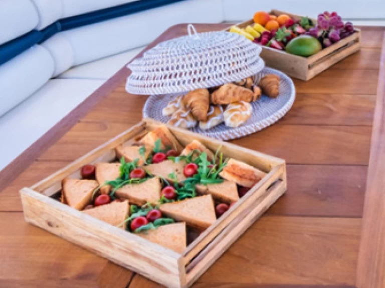 Vermietung Yacht Mangusta mit Führerschein