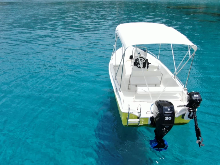 Ein Assos 485 mieten in Kardamýli