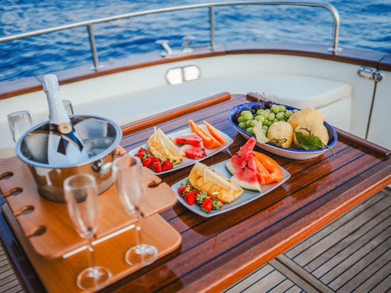 Vermietung Motorboot Gozzo mit Führerschein