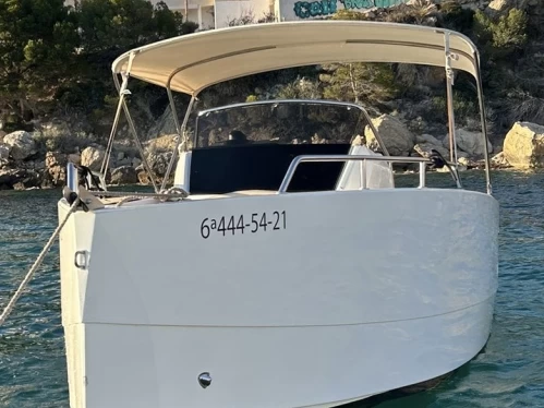 Motorboot mit oder ohne Skipper Nuva mieten in Marina Greenwich