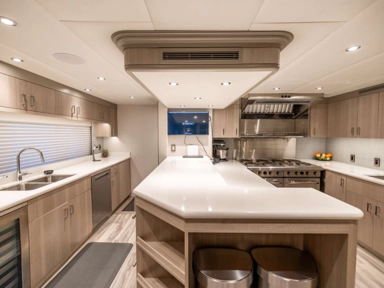 Trinity NO BAD IDEAS mieten Karibik