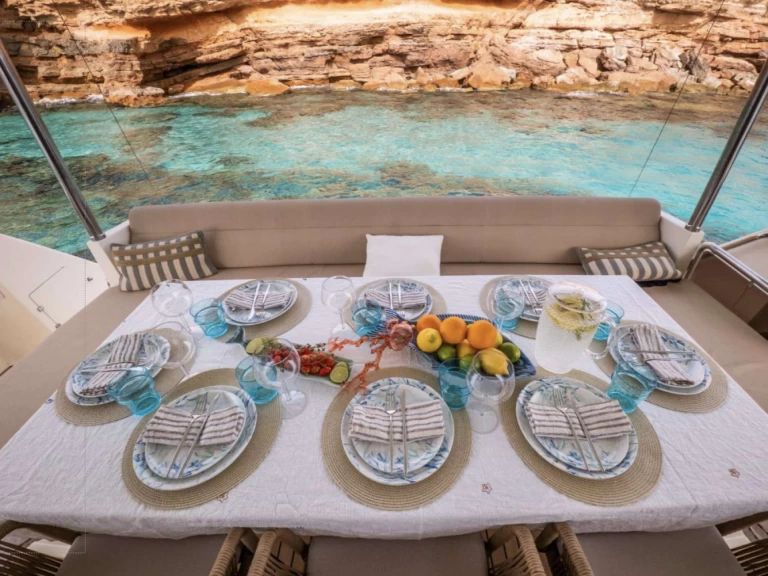 Ein Astondoa BISCAYNE mieten in Ibiza