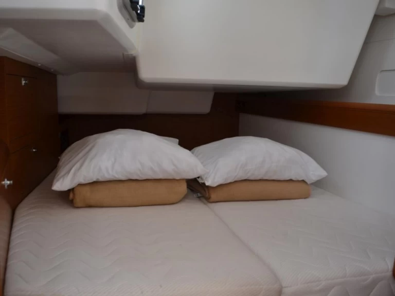 Segelboot mit oder ohne Skipper Jeanneau mieten in Seget Donji