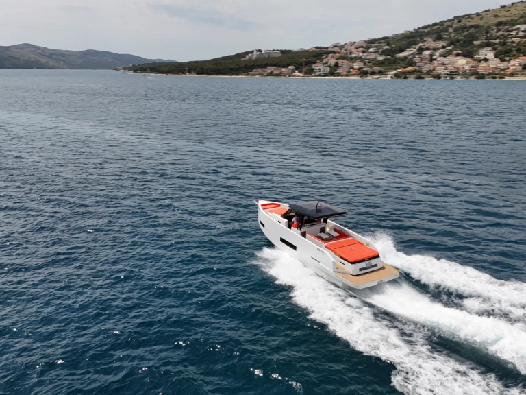 Ein De Antonio De Antonio D42 Open mieten in Seget Donji