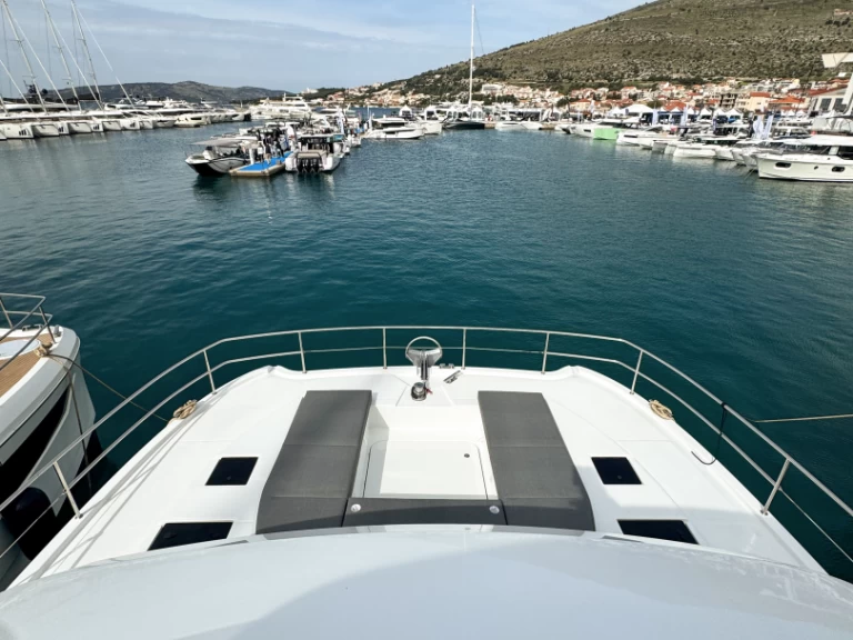 Motorboot mit oder ohne Skipper Fountaine Pajot mieten in Seget Donji