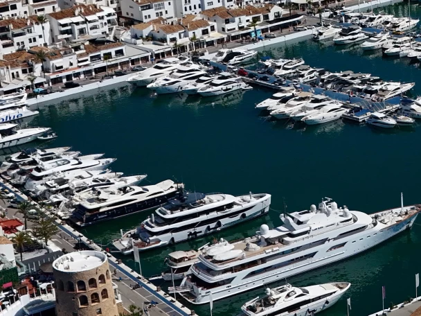 Vermietung Motorboot Aqua24 mit Führerschein