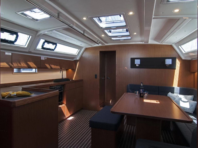 Ein Bavaria Cruiser 46 mieten in Split