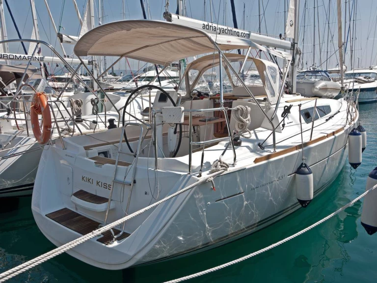 Ein Jeanneau Sun Odyssey 33i mieten in Split