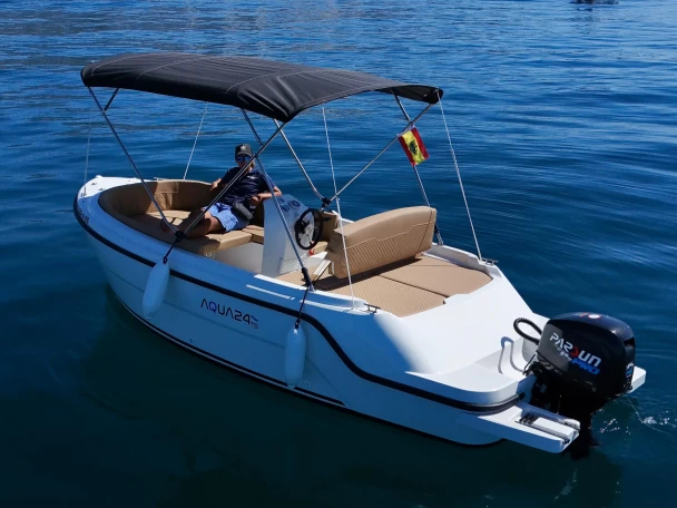 Vermietung Motorboot Aqua24 mit Führerschein