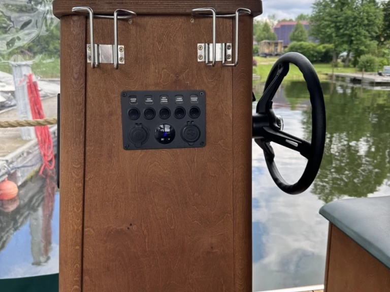 Ein Floss D9 mieten in Priepert