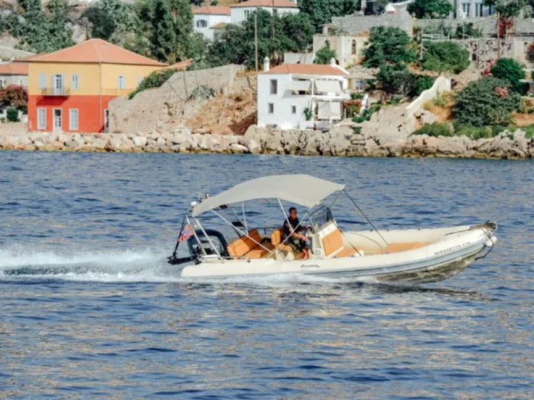 Schlauchboot mit oder ohne Skipper Oceanic mieten in Hydra