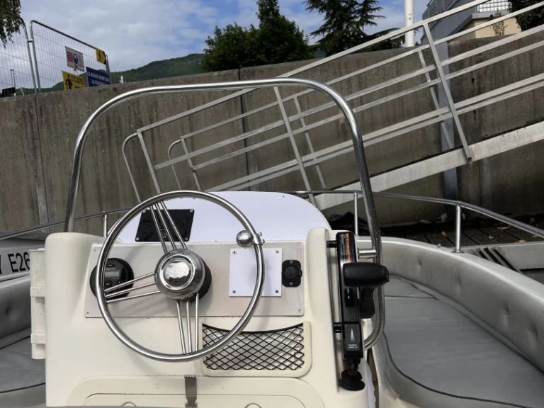 Motorboot mieten in Aix-les-Bains zum besten Preis