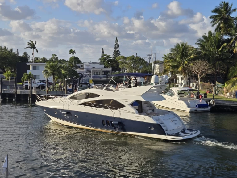 Yacht mieten in Miami - Sunseeker Manhattan 70
