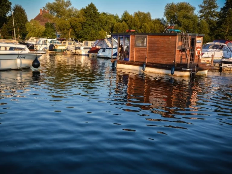 Ein Floss D7 mieten in Wolziger See