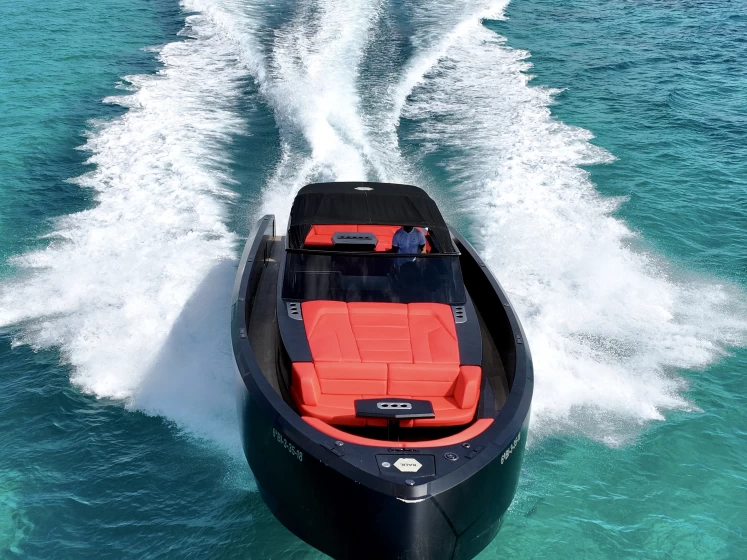 Vanquish VQ45 - BALR mieten Ibiza Town