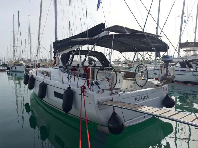 Ein Bénéteau Oceanis 40.1 mieten in Gouviá