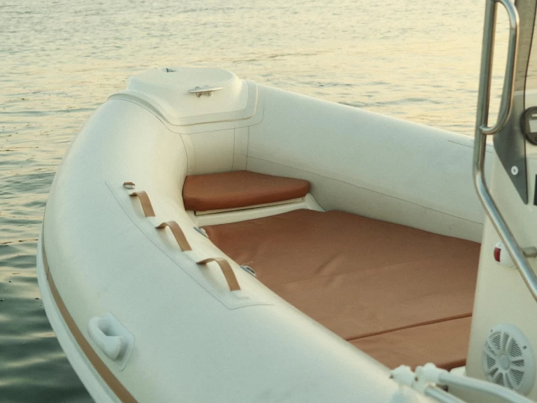 Ein Ribmarine 585 mieten in Porto Rotondo