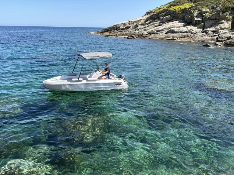Motorboot mieten in Marine de Sant'Ambrogio zum besten Preis