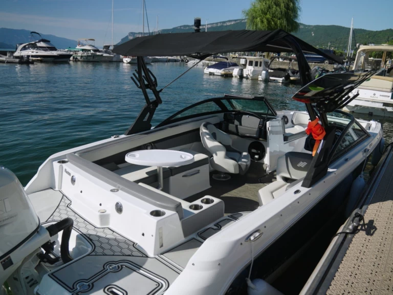 Motorboot mieten in Aix-les-Bains zum besten Preis