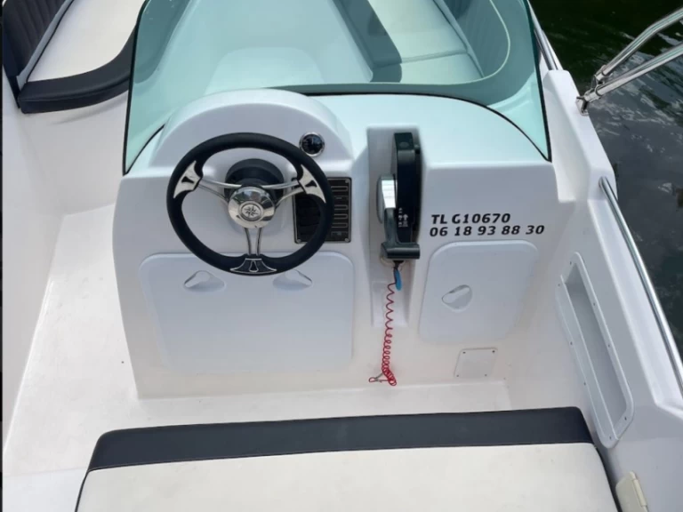 Motorboot mieten in Aix-les-Bains zum besten Preis