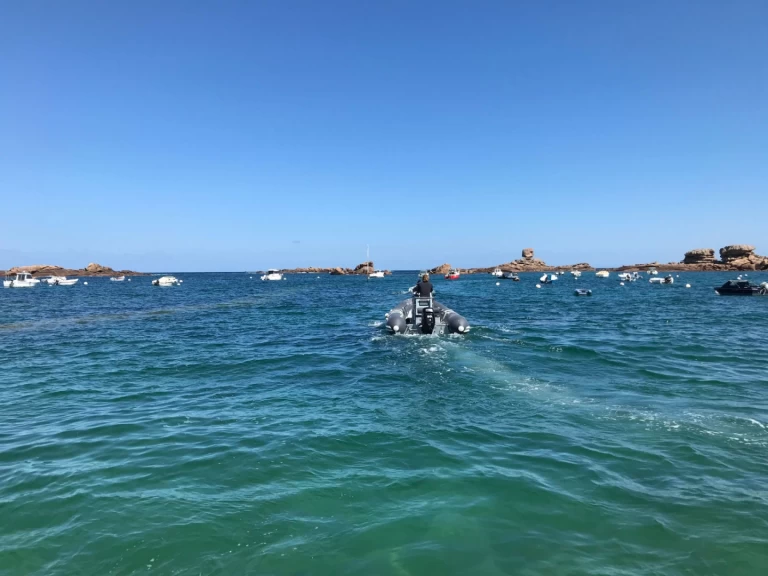 Schlauchboot mit oder ohne Skipper Valiant mieten in Trébeurden