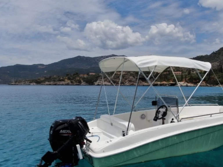 Ein Assos 510 mieten in Kardamýli