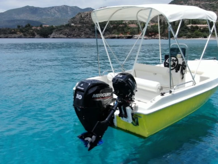 Motorboot mieten in Kardamýli zum besten Preis