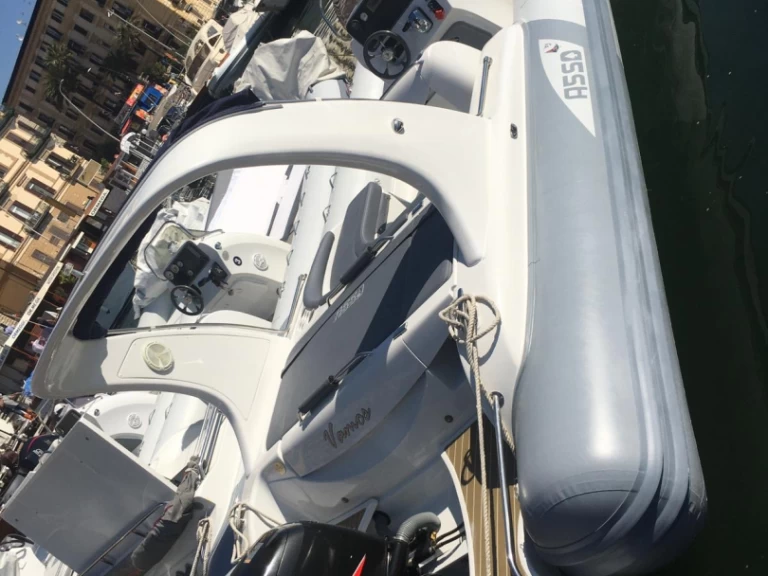 Ein Asso CHARISMA VAMOS mieten in Porto di Mergellina