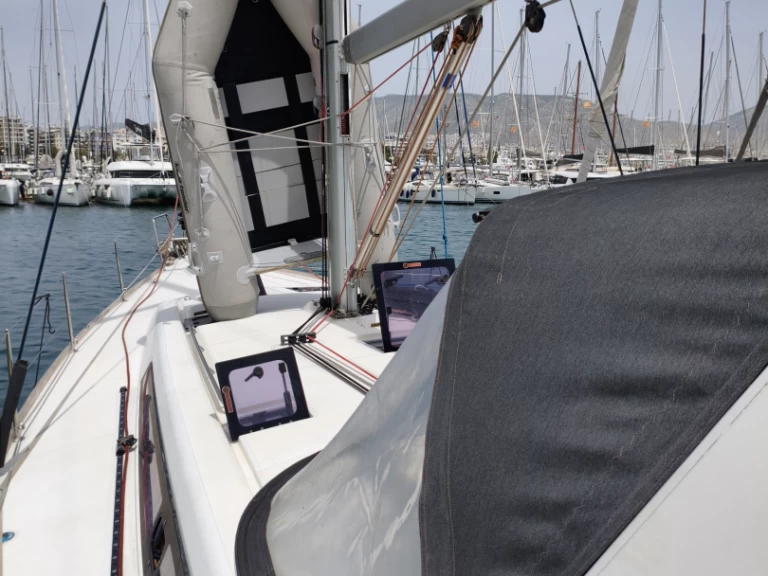 Ein Bénéteau Oceanis 48 mieten in Álimos