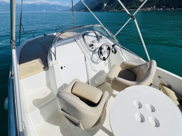 Motorboot mit oder ohne Skipper Bénéteau mieten in Évian-les-Bains