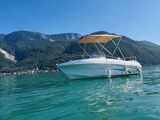 Motorboot mieten in Évian-les-Bains zum besten Preis