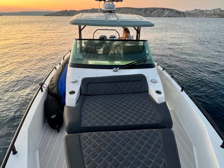 Ein Axopar 37 T-Top mieten in Marseille