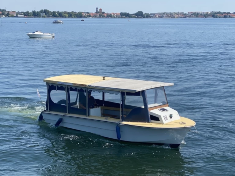 Ein Tagescharter Barkasse mieten in Waren (Müritz)