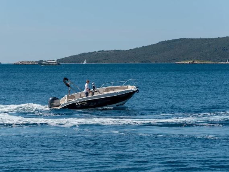 Ein speedy Cayman 585 Deluxe mieten in Trogir