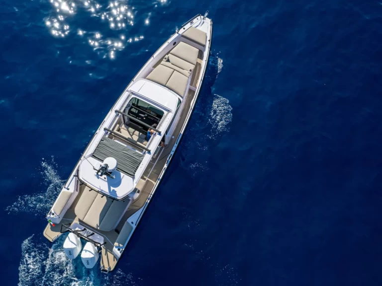 Ein Axopar Axopar 37 T-Top mieten in Empuriabrava