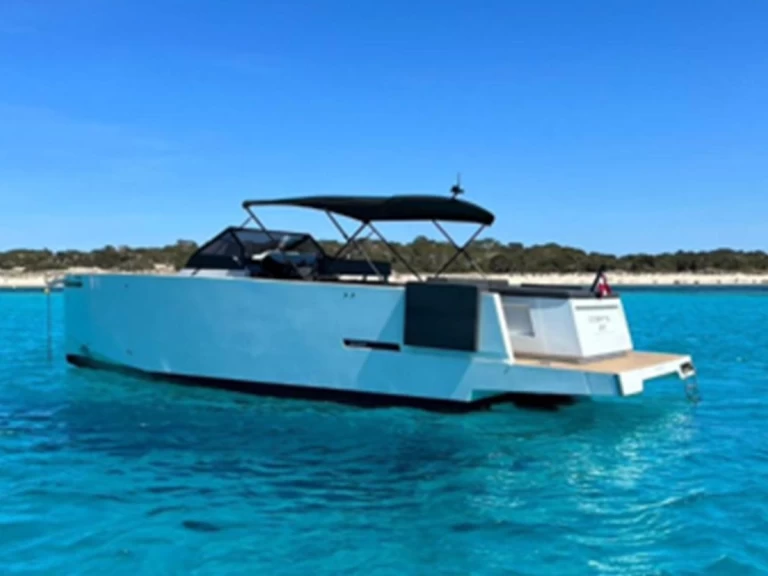 Ein DE ANTONIO Yachts D33 Open mieten in Ibiza Town