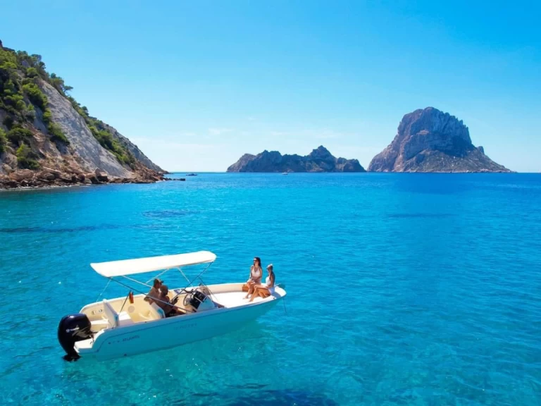 Ein Invictus  Invictus 200SX mieten in Sant Antoni de Portmany