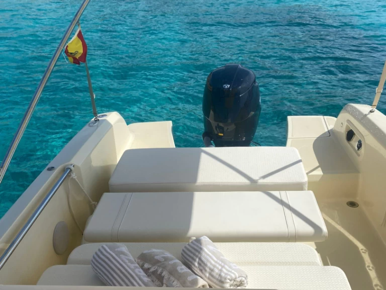 YachtCharter in Sant Antoni de Portmany - Invictus  Invictus 200SX auf SamBoat