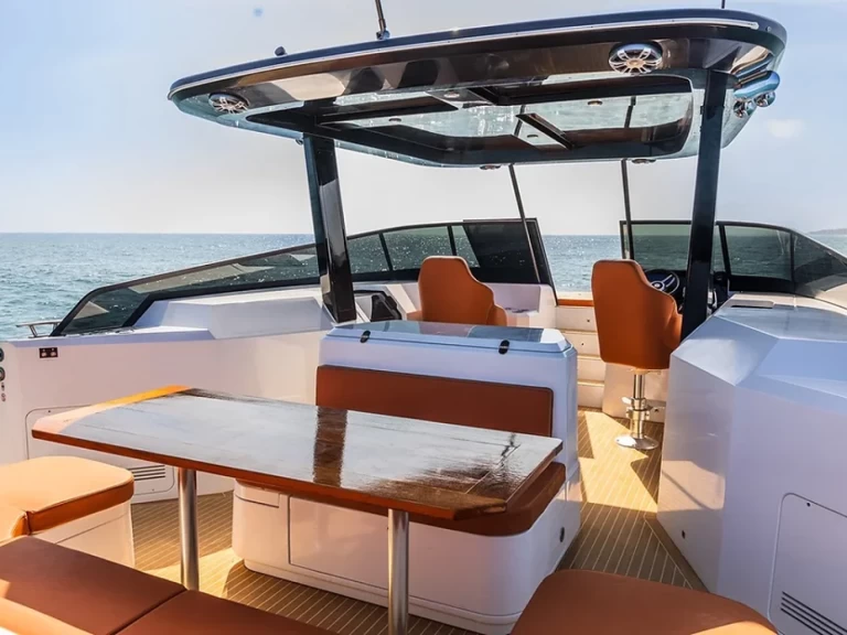 Motorboot mit oder ohne Skipper HOUSE OF HÜTTER mieten in Ibiza Town